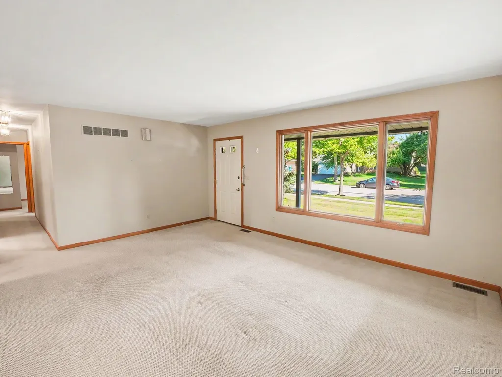 415 Bennington Court Saline City MI 48176
