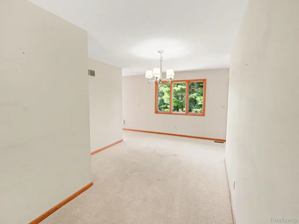 415 Bennington Court Saline City MI 48176