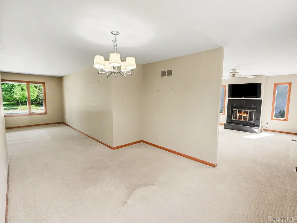 415 Bennington Court Saline City MI 48176