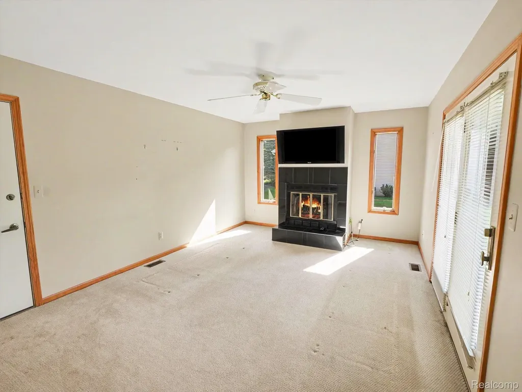 415 Bennington Court Saline City MI 48176