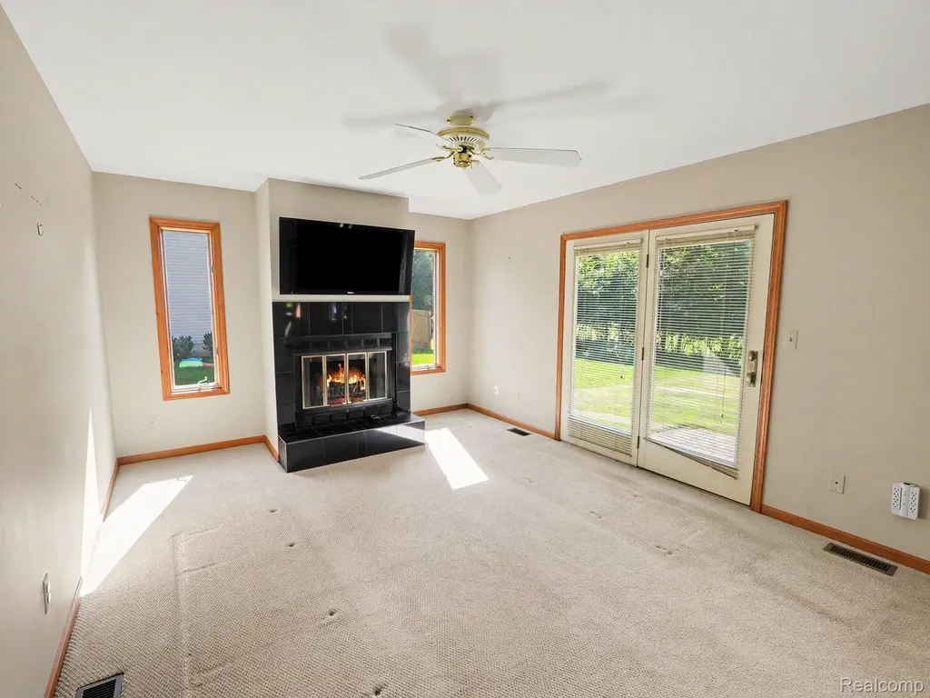 415 Bennington Court Saline City MI 48176