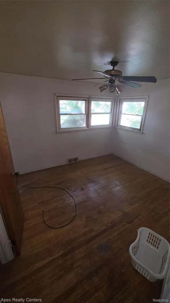 32246 Rosslyn Avenue Garden City City MI 48135