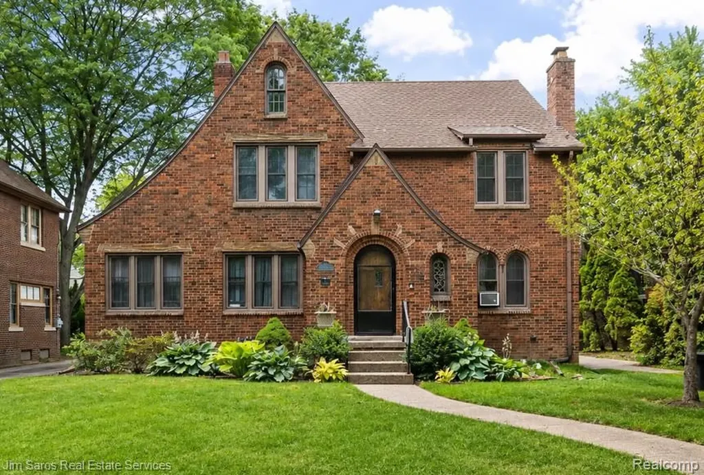 1421 Yorkshire Road Grosse Pointe Park City MI 48230