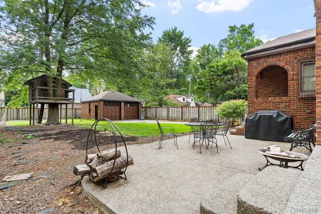 1421 Yorkshire Road Grosse Pointe Park City MI 48230