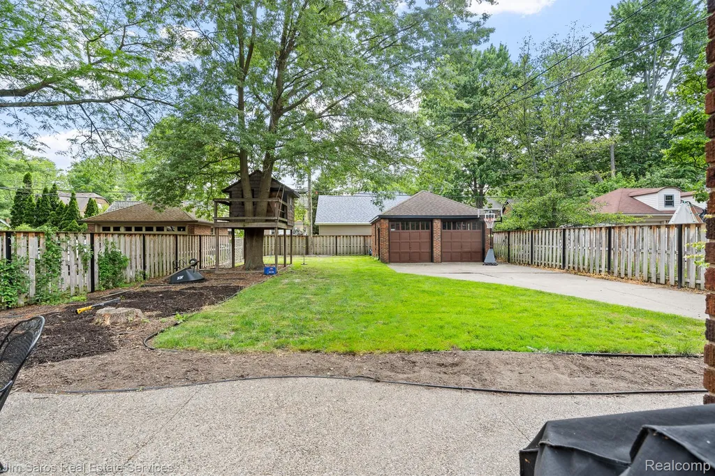 1421 Yorkshire Road Grosse Pointe Park City MI 48230