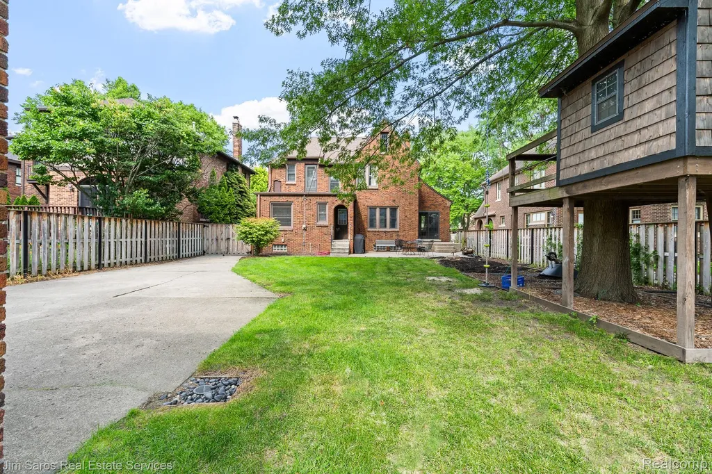1421 Yorkshire Road Grosse Pointe Park City MI 48230