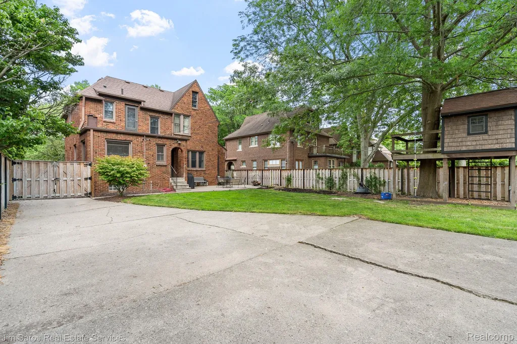 1421 Yorkshire Road Grosse Pointe Park City MI 48230