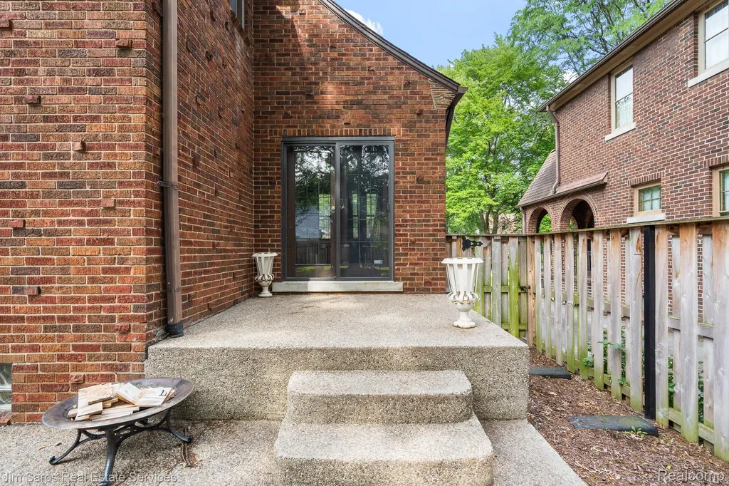 1421 Yorkshire Road Grosse Pointe Park City MI 48230