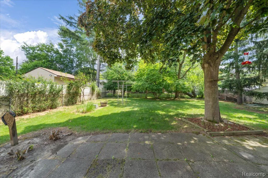 23370 Brandywynne Street Southfield City MI 48033