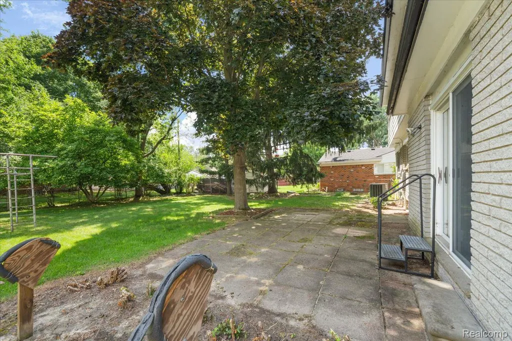 23370 Brandywynne Street Southfield City MI 48033