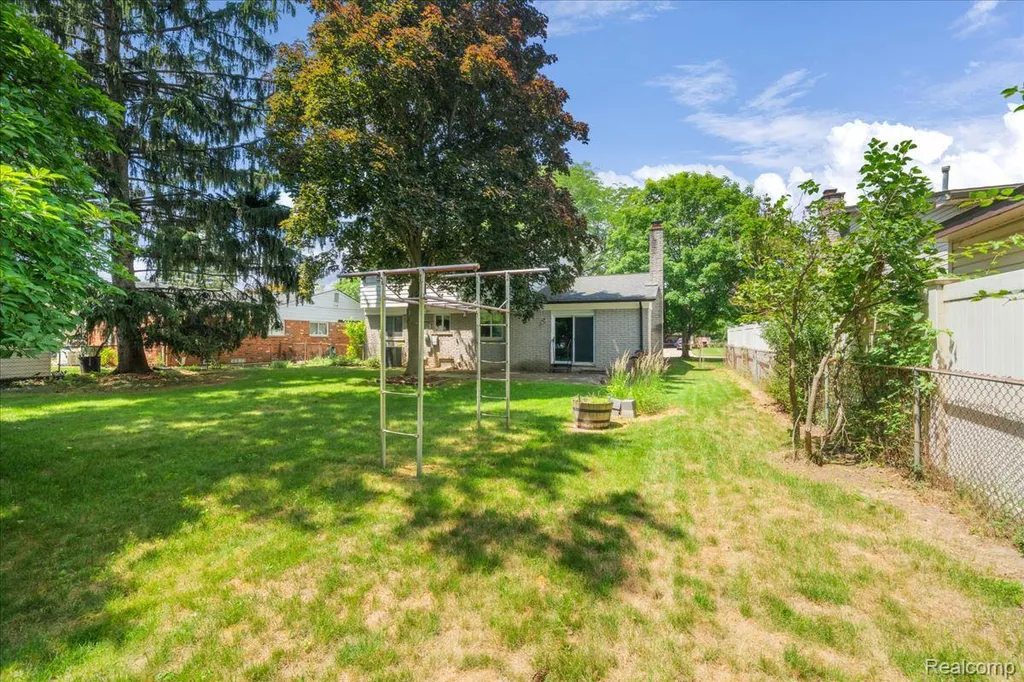 23370 Brandywynne Street Southfield City MI 48033