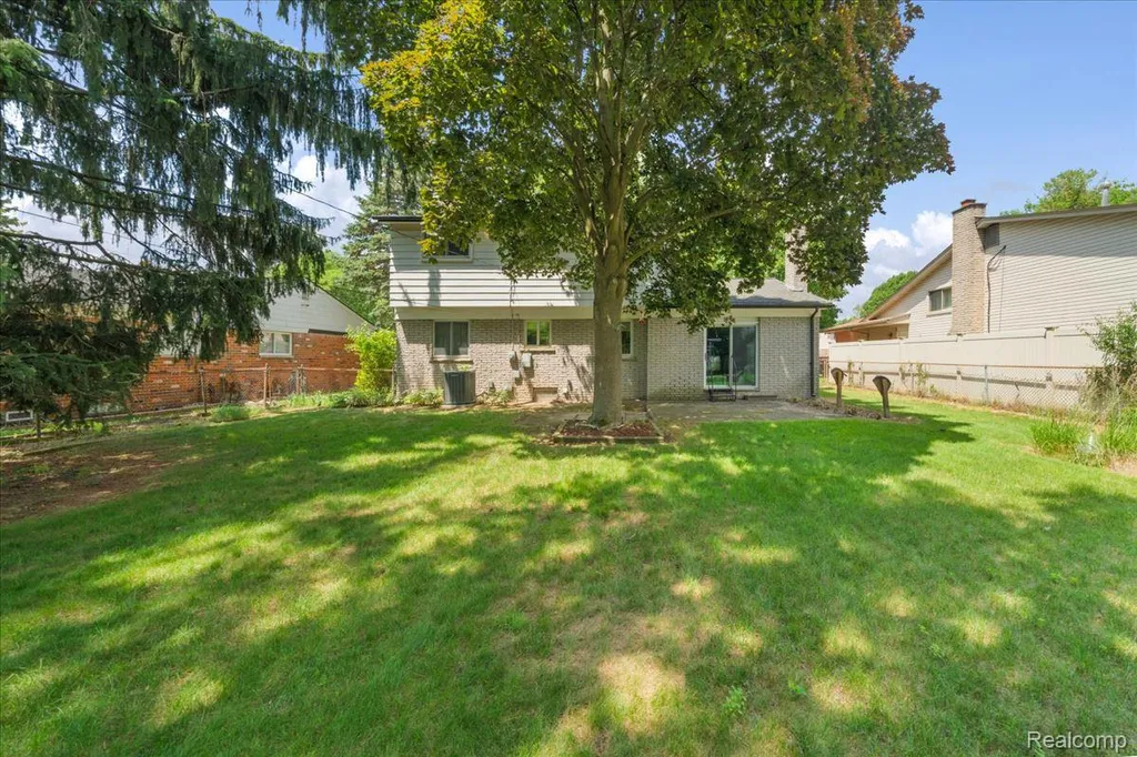 23370 Brandywynne Street Southfield City MI 48033
