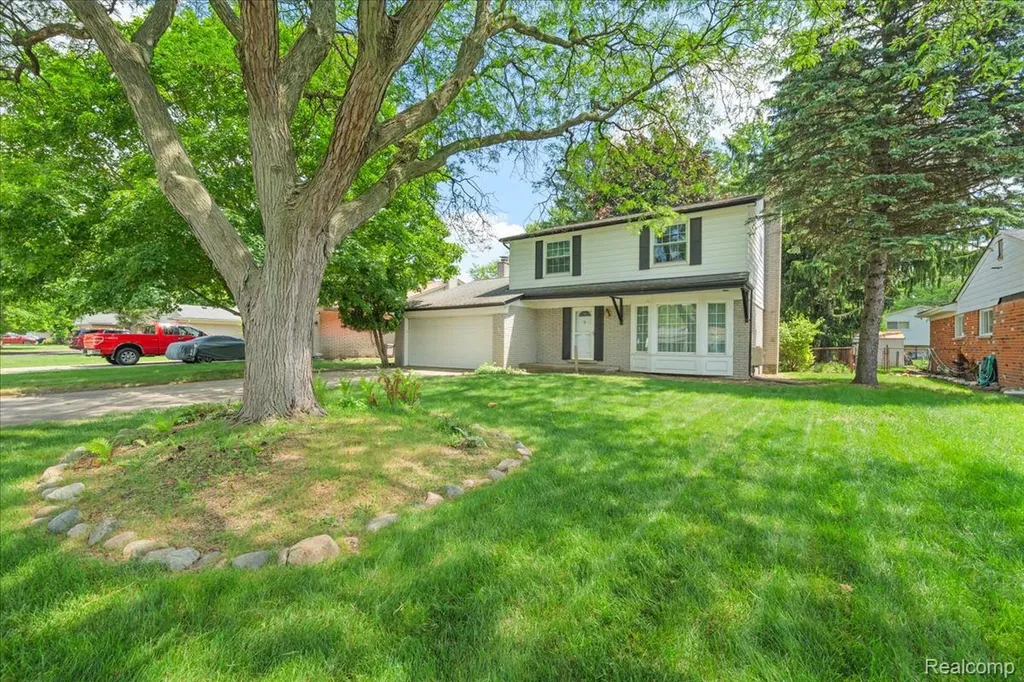 23370 Brandywynne Street Southfield City MI 48033