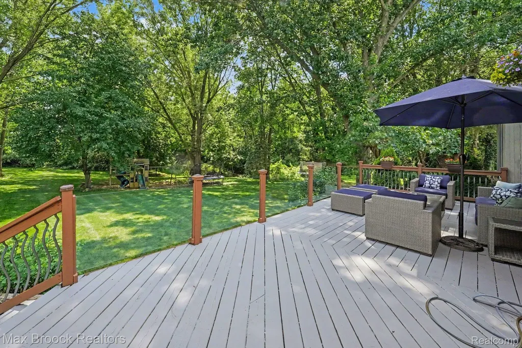 9843 Oak Valley Drive Springfield Charter Township MI 48348
