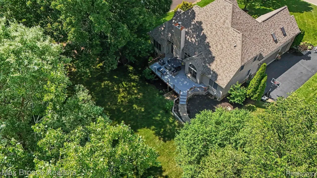 9843 Oak Valley Drive Springfield Charter Township MI 48348