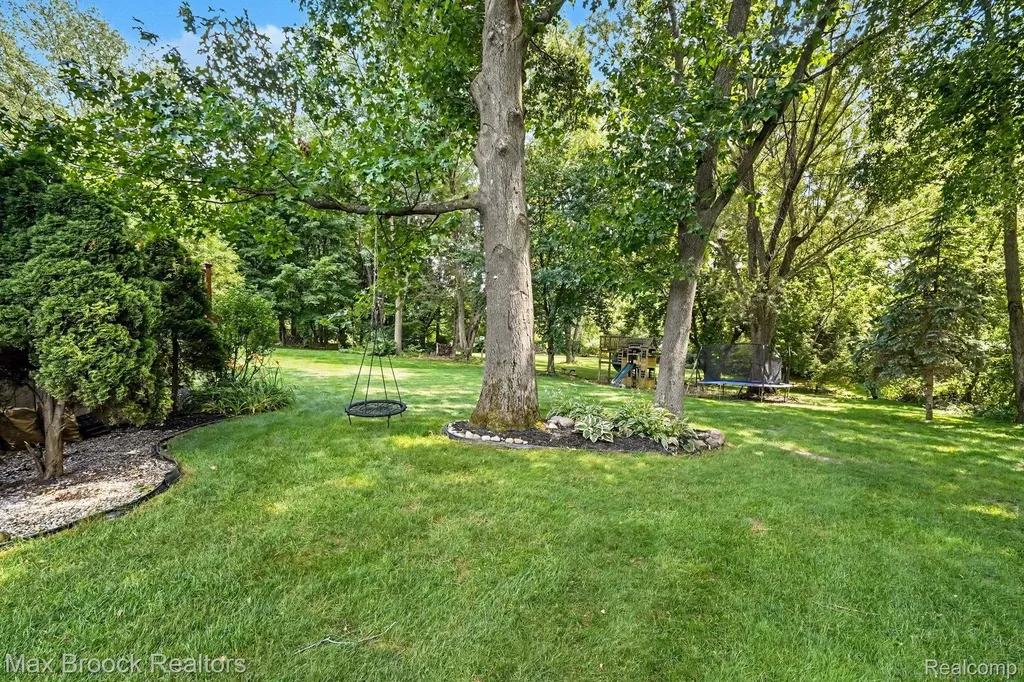 9843 Oak Valley Drive Springfield Charter Township MI 48348
