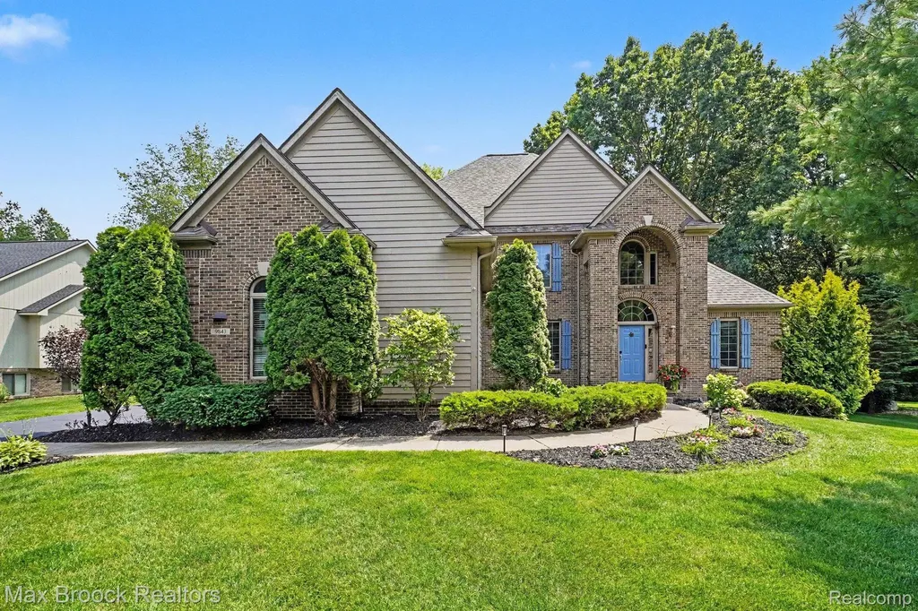 9843 Oak Valley Drive Springfield Charter Township MI 48348