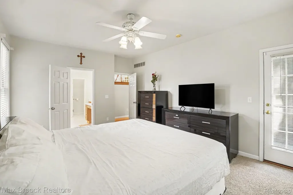 9843 Oak Valley Drive Springfield Charter Township MI 48348