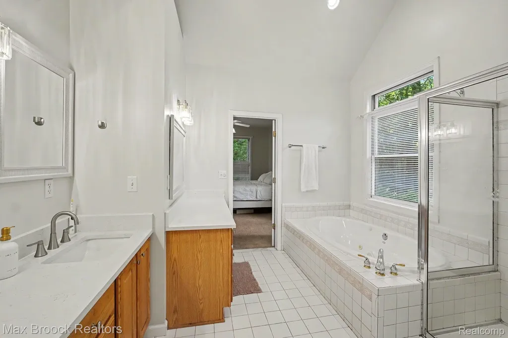 9843 Oak Valley Drive Springfield Charter Township MI 48348