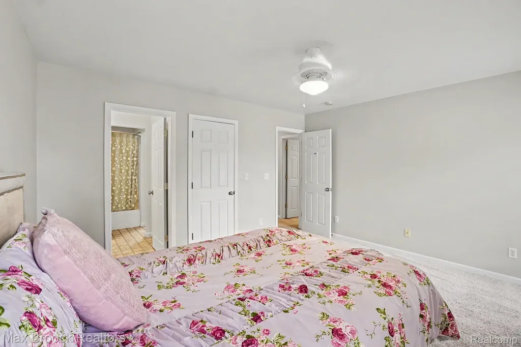 9843 Oak Valley Drive Springfield Charter Township MI 48348