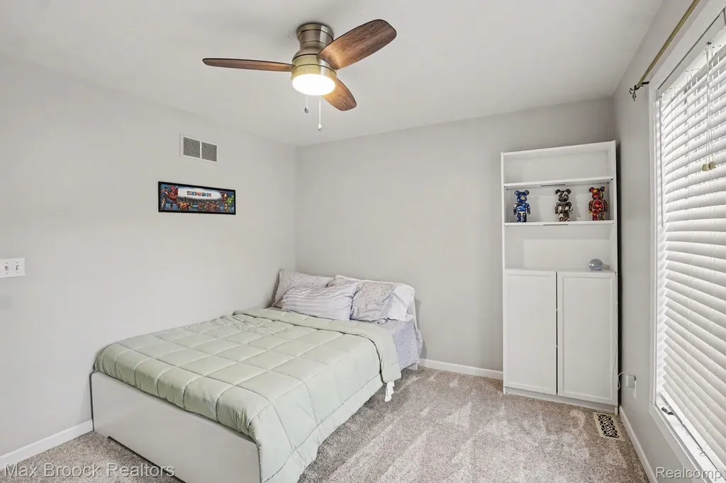 9843 Oak Valley Drive Springfield Charter Township MI 48348