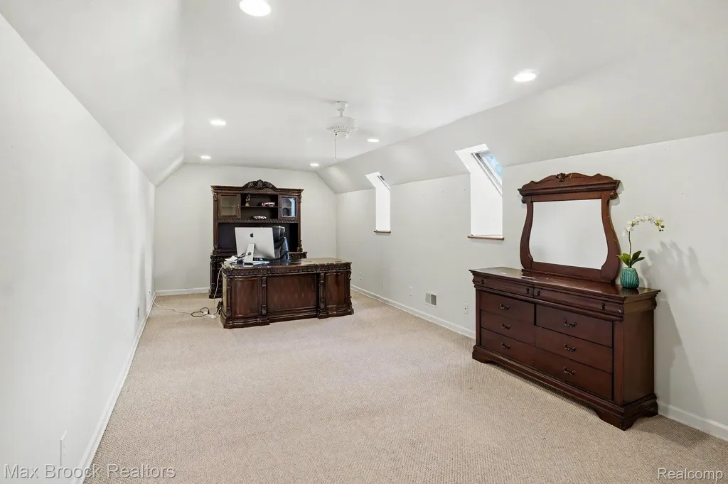 9843 Oak Valley Drive Springfield Charter Township MI 48348