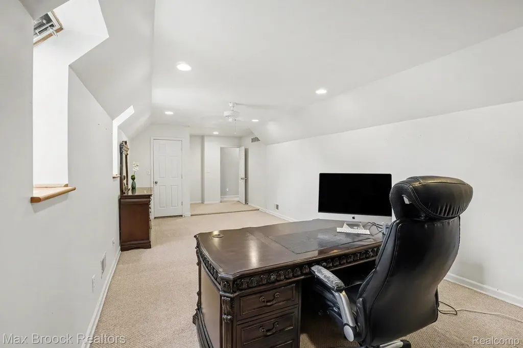 9843 Oak Valley Drive Springfield Charter Township MI 48348