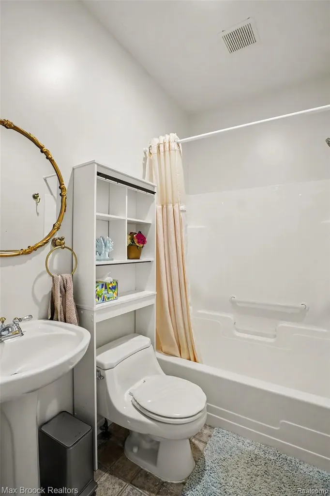 9843 Oak Valley Drive Springfield Charter Township MI 48348