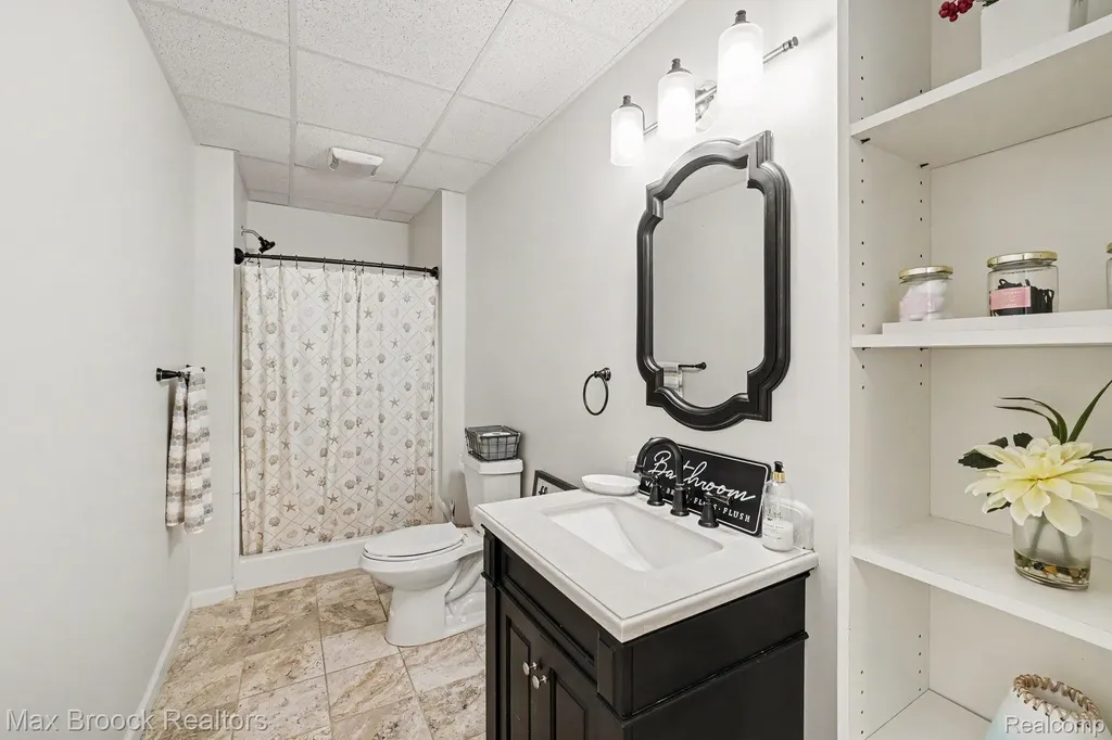 9843 Oak Valley Drive Springfield Charter Township MI 48348