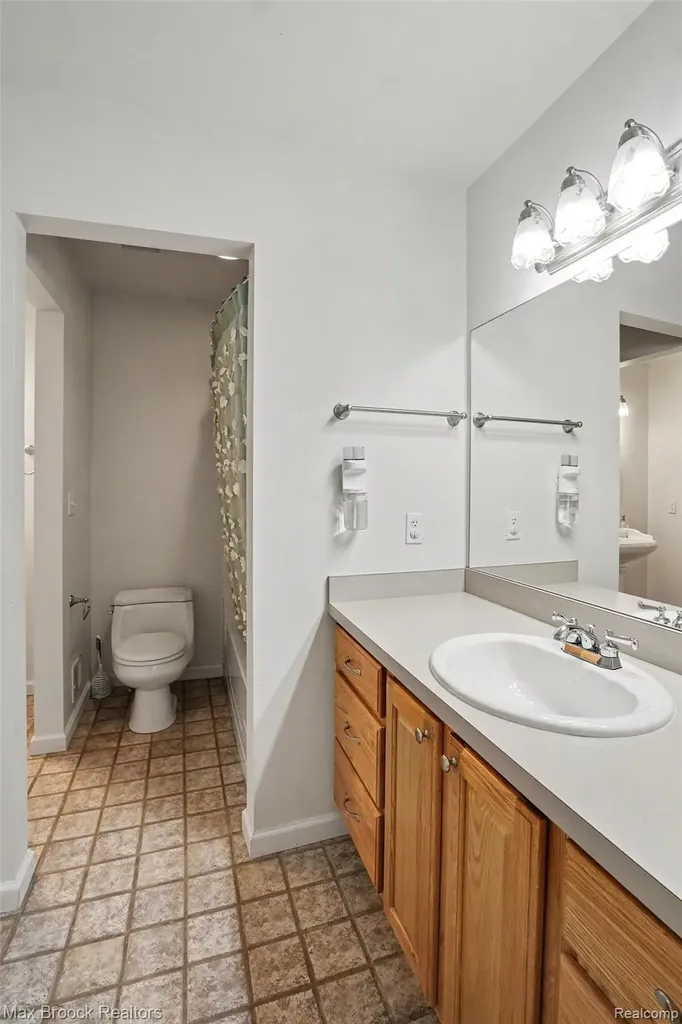 9843 Oak Valley Drive Springfield Charter Township MI 48348