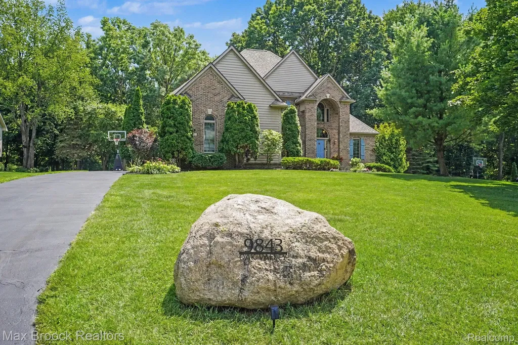 9843 Oak Valley Drive Springfield Charter Township MI 48348
