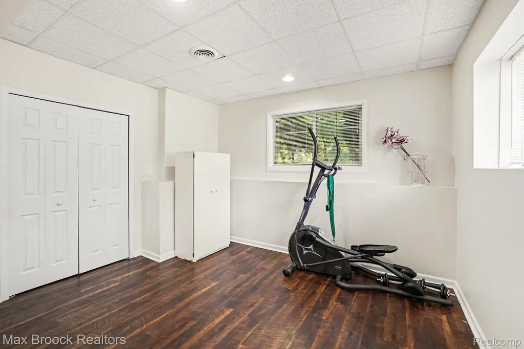 9843 Oak Valley Drive Springfield Charter Township MI 48348