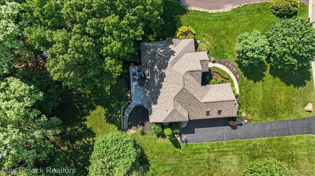 9843 Oak Valley Drive Springfield Charter Township MI 48348
