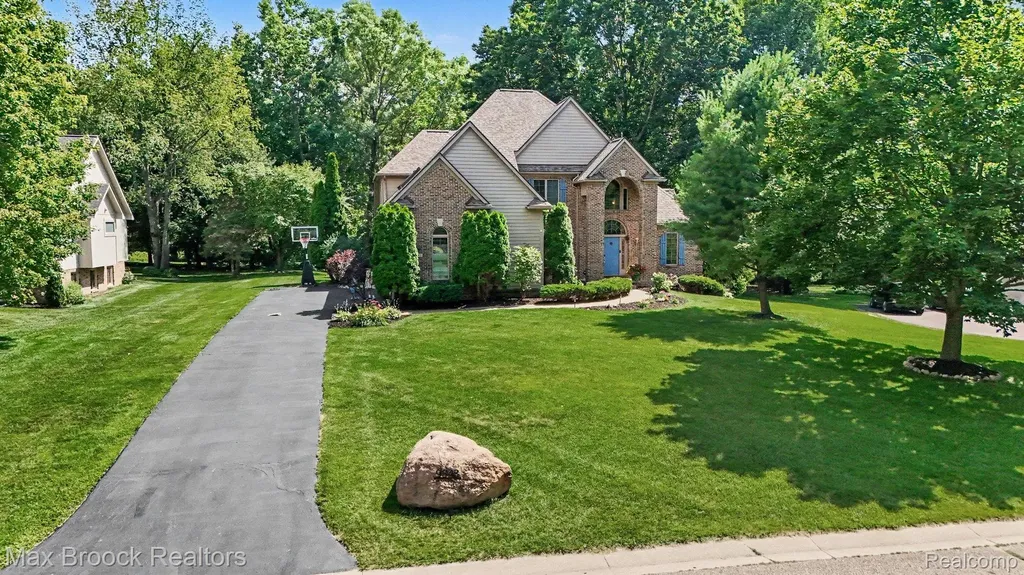 9843 Oak Valley Drive Springfield Charter Township MI 48348