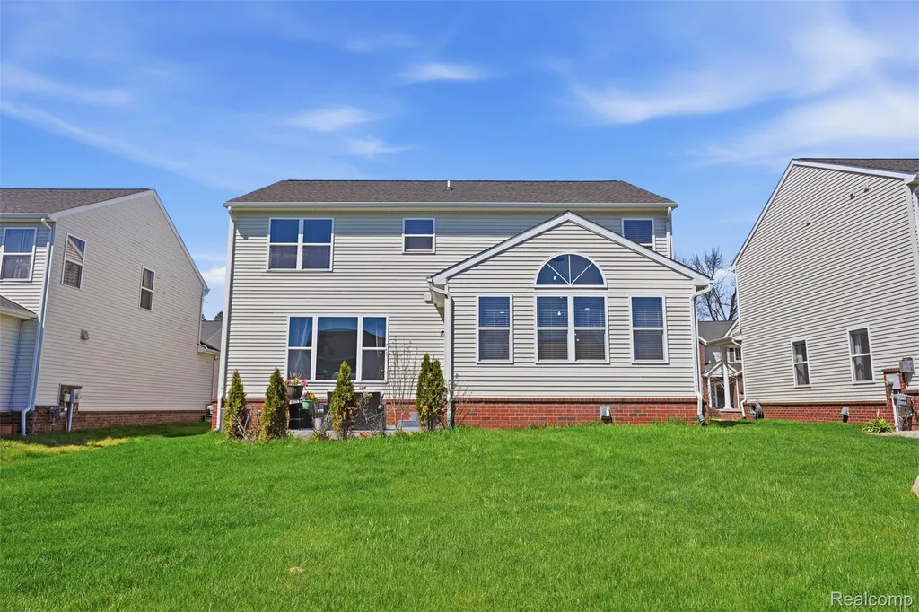 59625 Twin Pines Drive Lyon Charter Township MI 48165