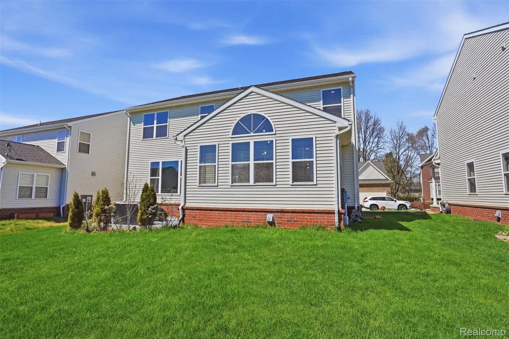 59625 Twin Pines Drive Lyon Charter Township MI 48165