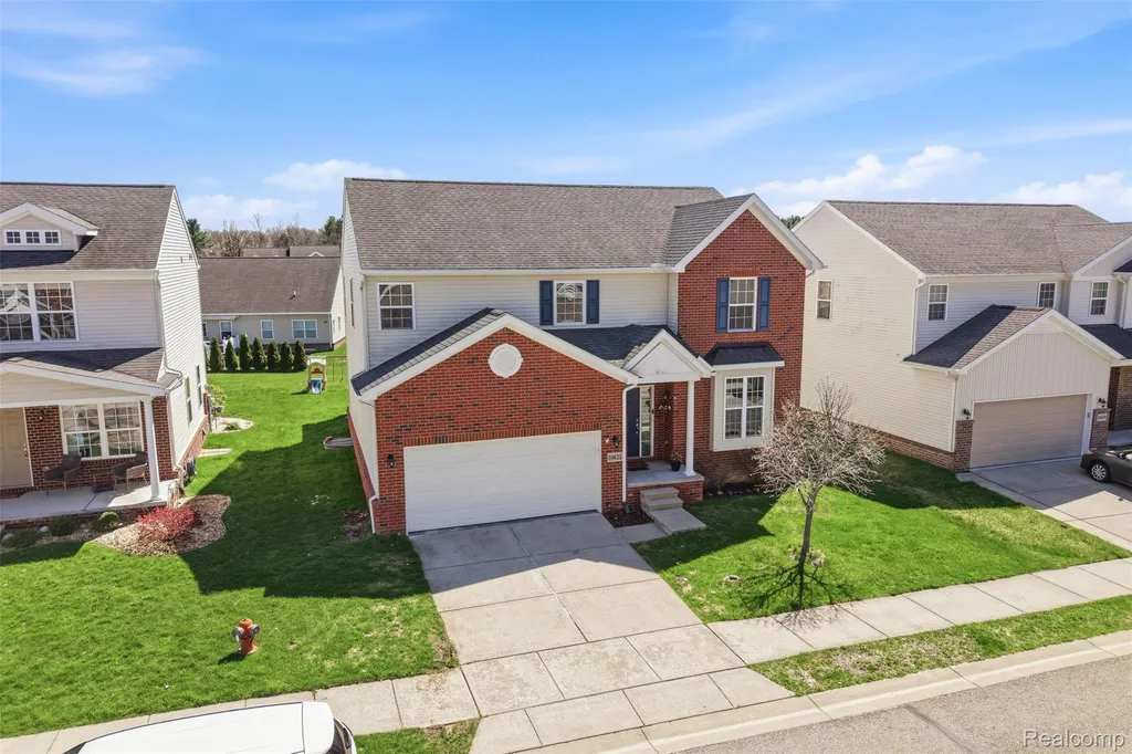 59625 Twin Pines Drive Lyon Charter Township MI 48165