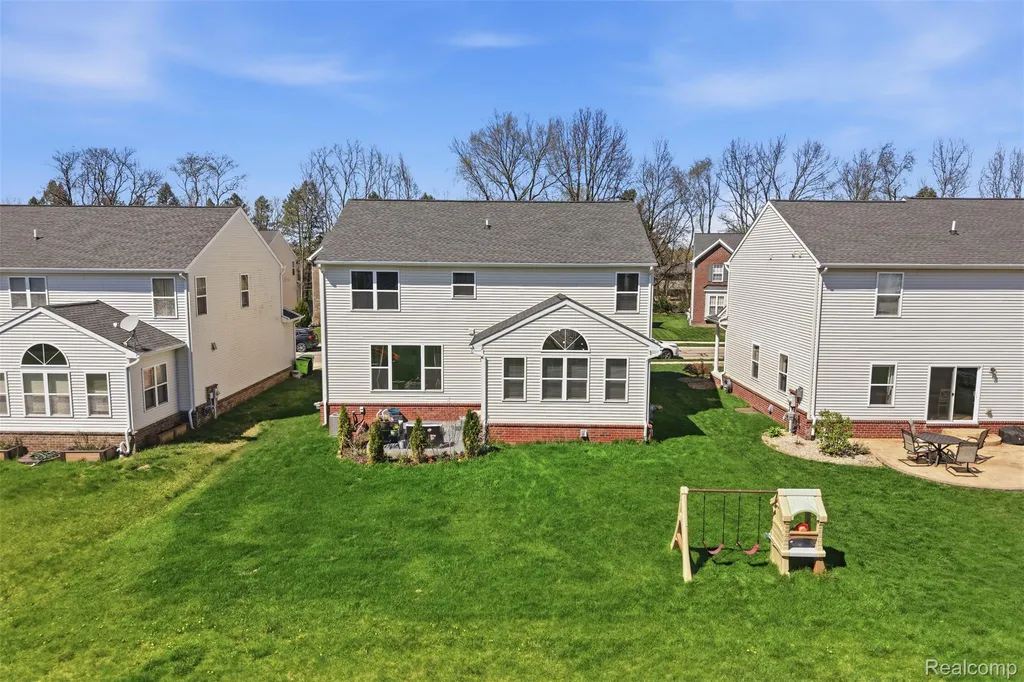59625 Twin Pines Drive Lyon Charter Township MI 48165