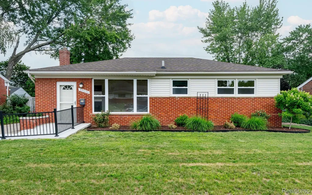 35030 S Elmira Street N Livonia City MI 48150