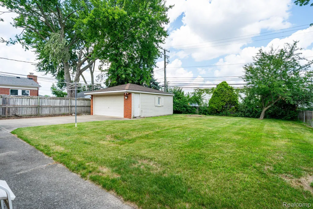 35030 S Elmira Street N Livonia City MI 48150