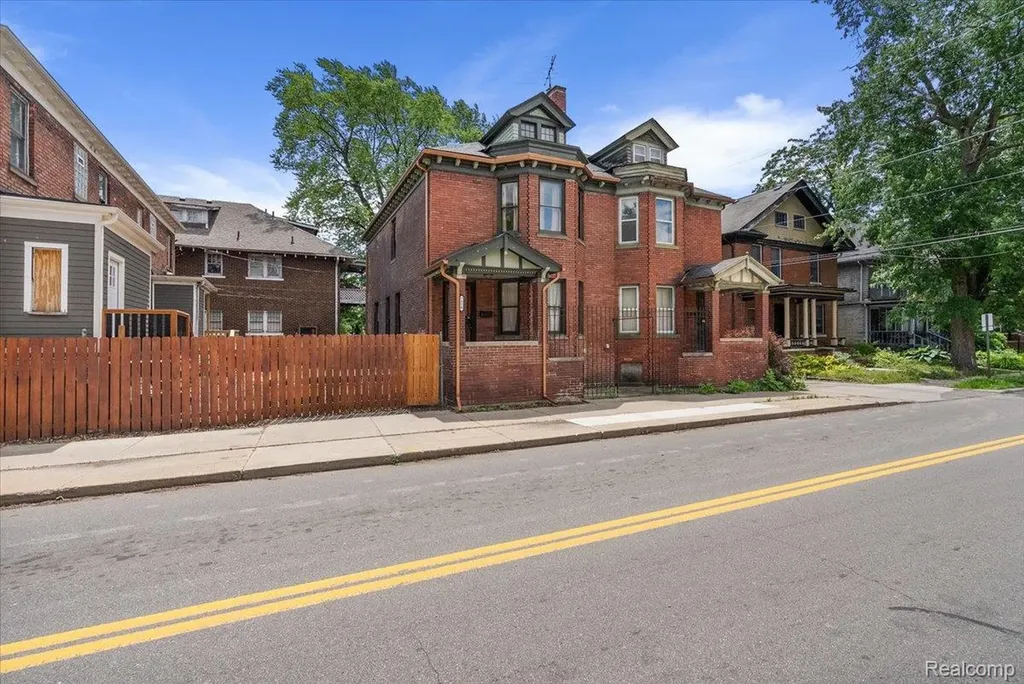 7950 E Lafayette Street Detroit City MI 48214