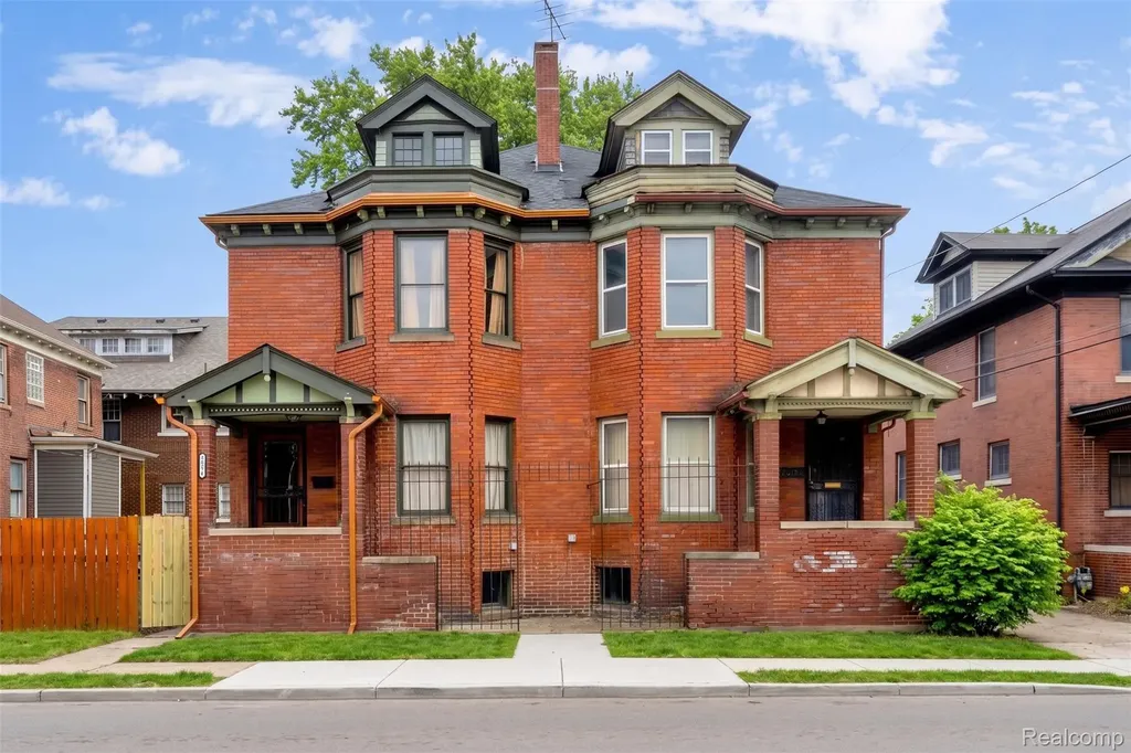 7950 E Lafayette Street Detroit City MI 48214