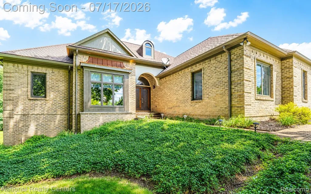1021 Valleyview Drive Orion Charter Township MI 48348