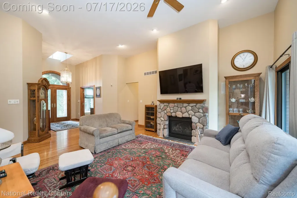 1021 Valleyview Drive Orion Charter Township MI 48348