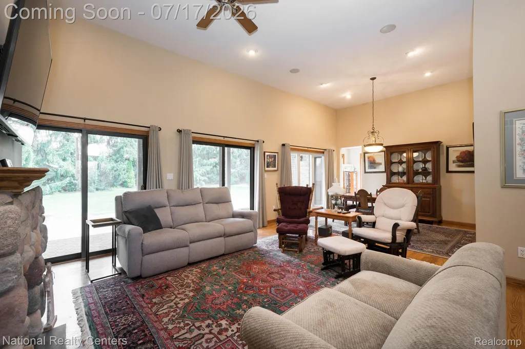 1021 Valleyview Drive Orion Charter Township MI 48348