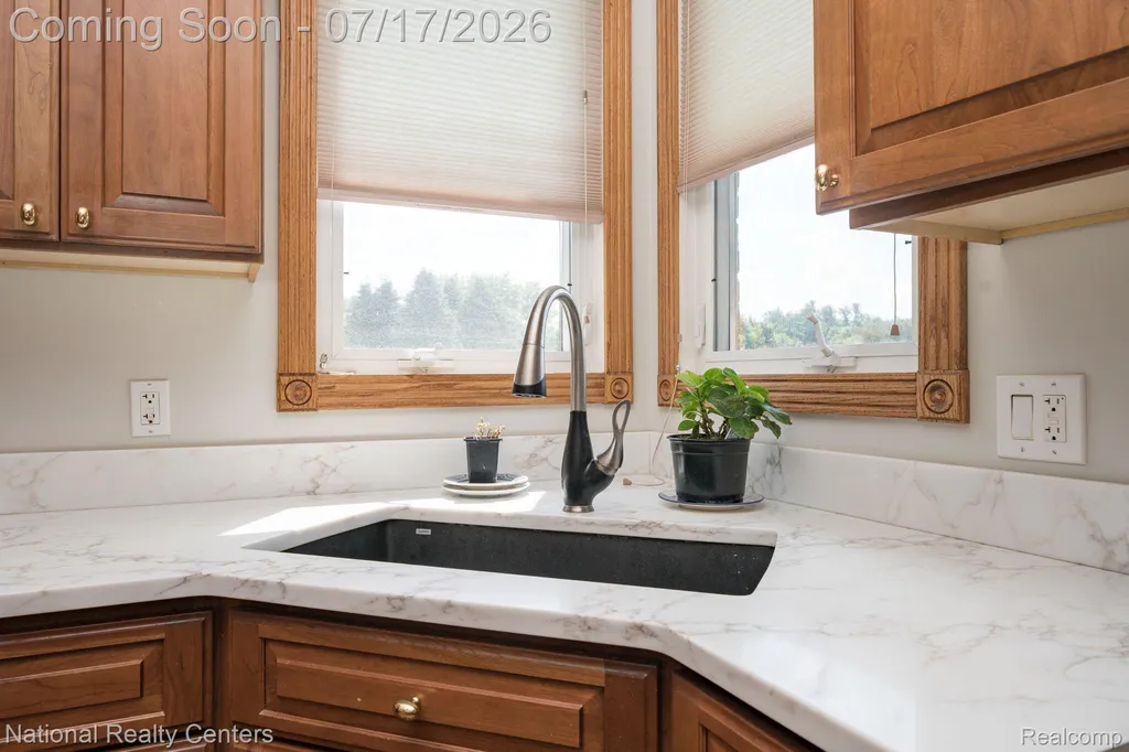 1021 Valleyview Drive Orion Charter Township MI 48348