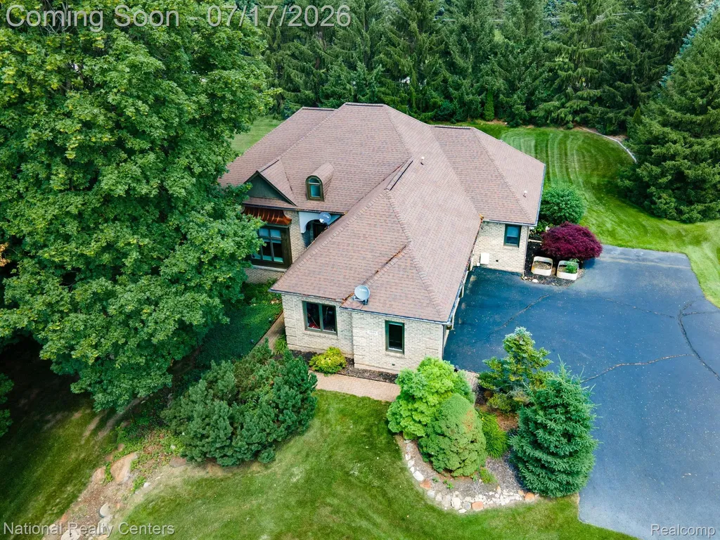 1021 Valleyview Drive Orion Charter Township MI 48348