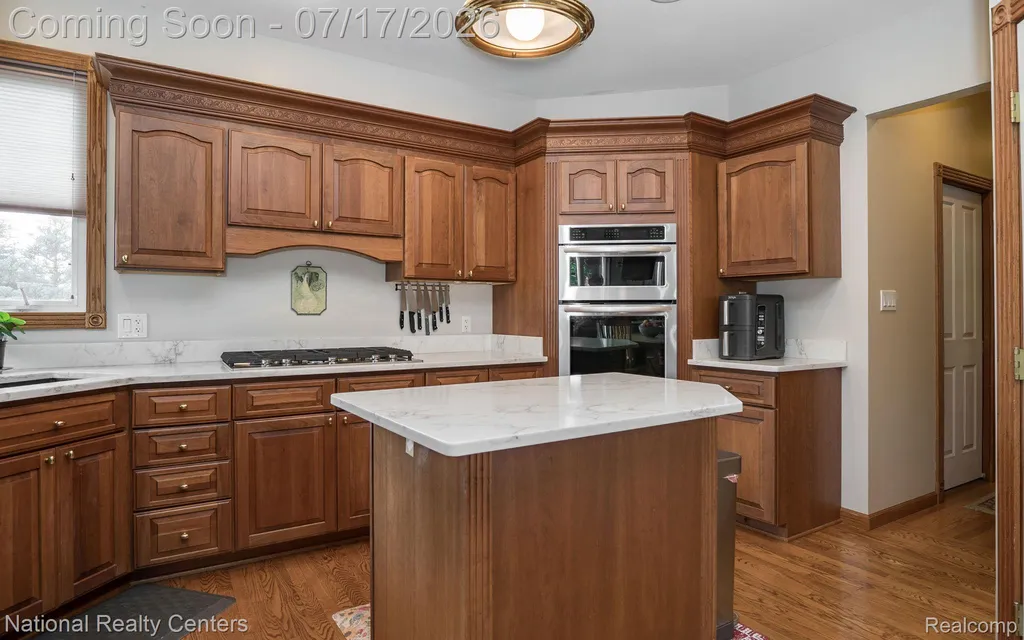 1021 Valleyview Drive Orion Charter Township MI 48348