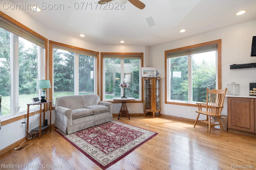 1021 Valleyview Drive Orion Charter Township MI 48348