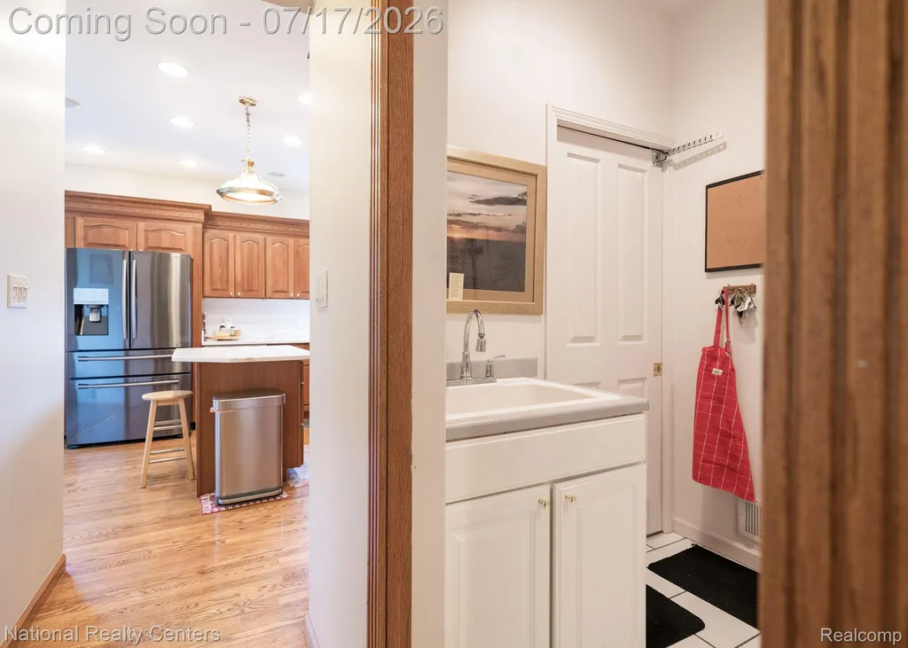 1021 Valleyview Drive Orion Charter Township MI 48348